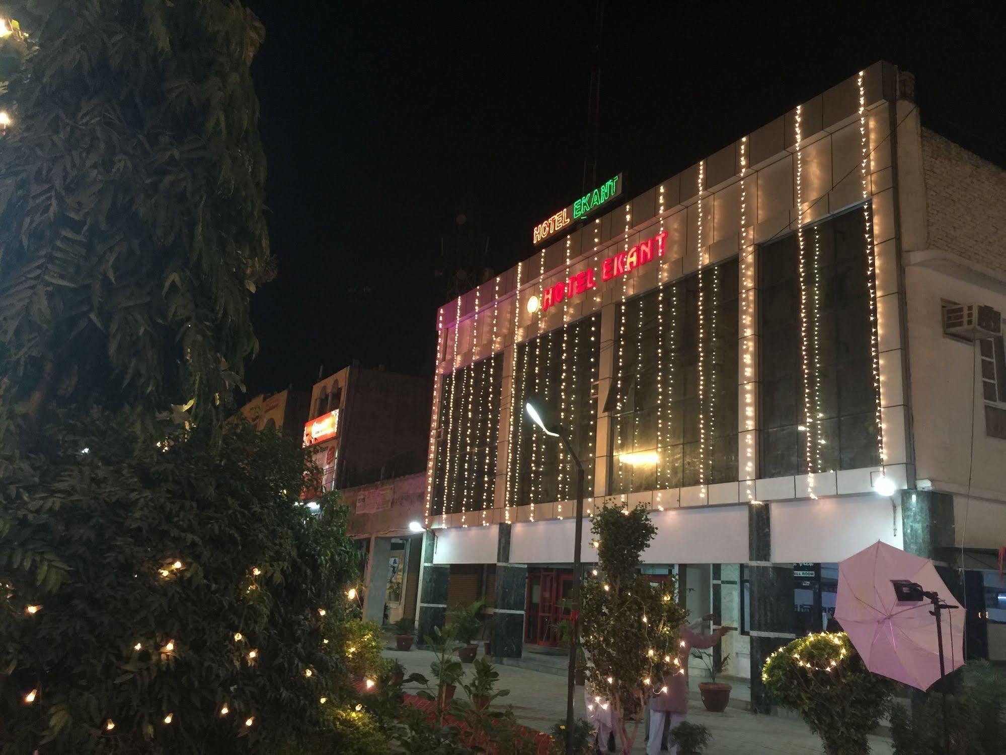 Hotel Ekant ฟารีดาบัด ภายนอก รูปภาพ