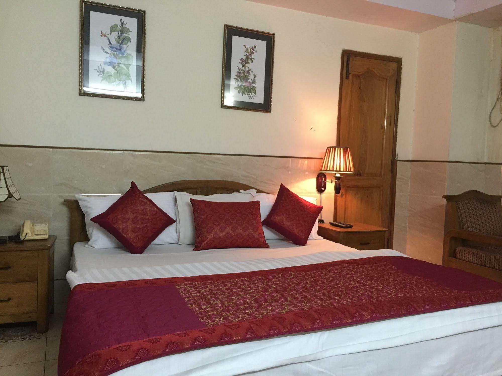 Hotel Ekant ฟารีดาบัด ภายนอก รูปภาพ